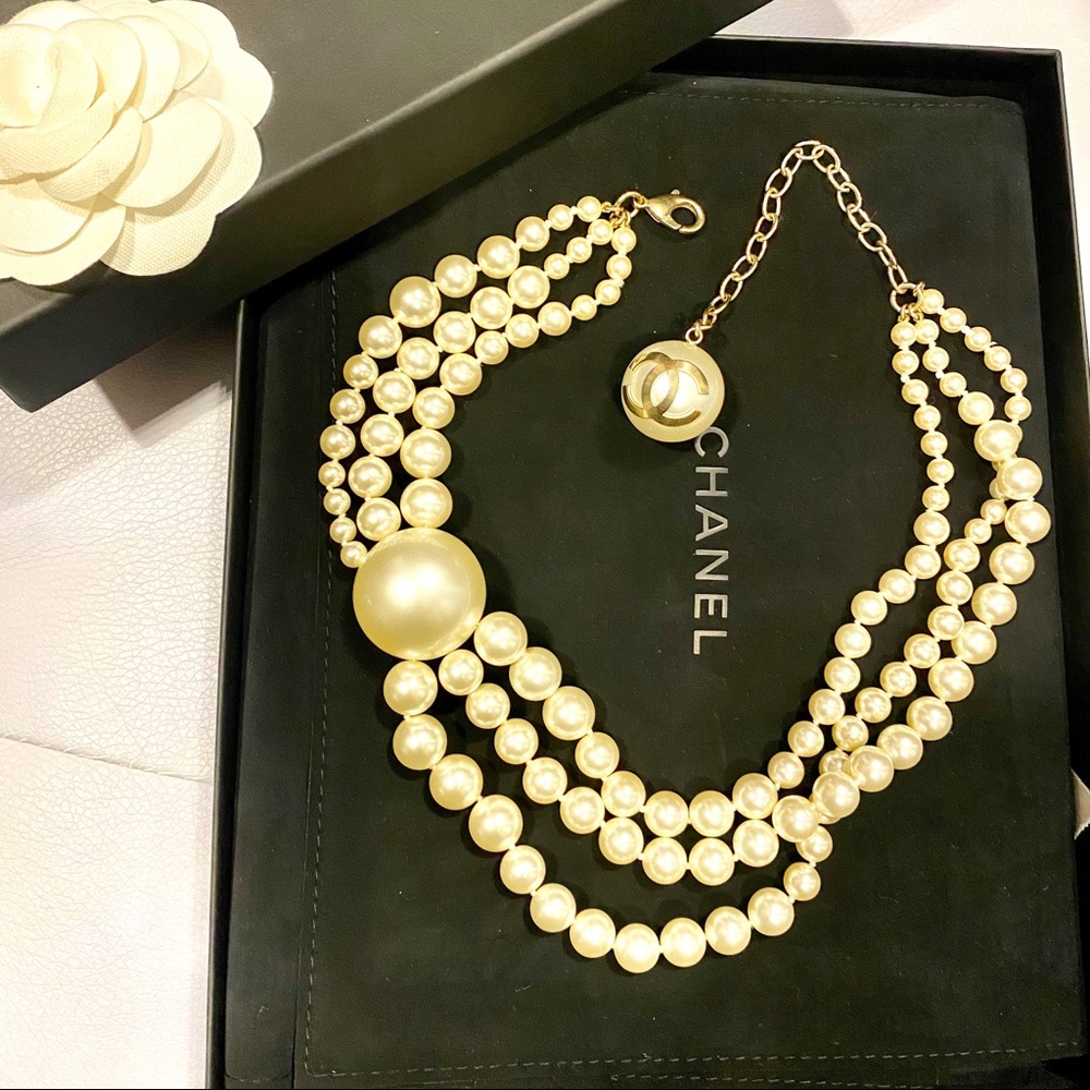 Authentic Chanel runway necklace - Picture 1 of 1